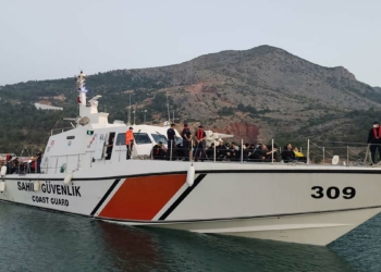 ABD bayraklı gemide 223 düzensiz göçmen yakalandı