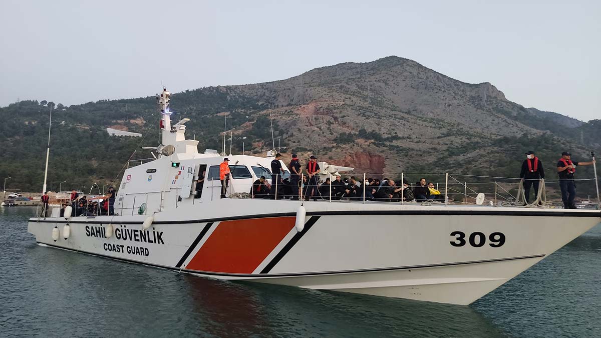 ABD bayraklı gemide 223 düzensiz göçmen yakalandı