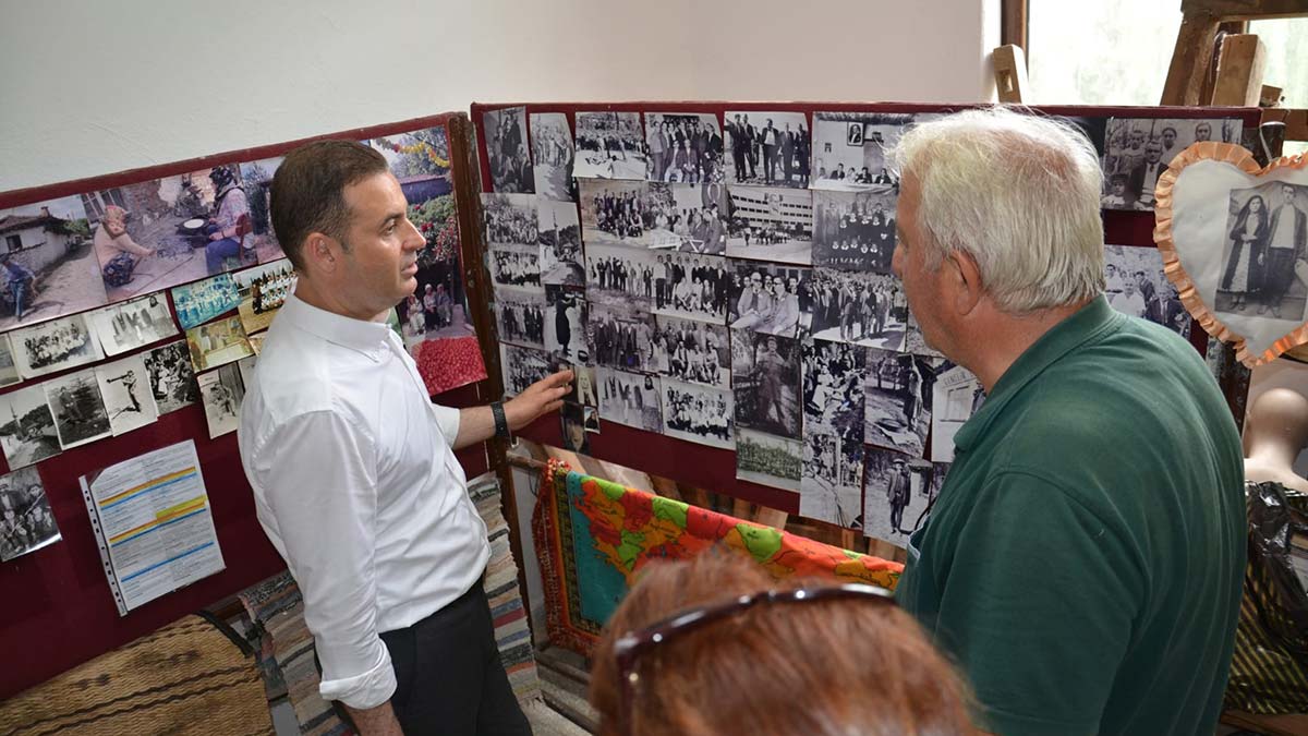CHP Genel Başkan Yardımcısı Ahmet Akın, "Mazot yüzde 200 arttı, çiftçi ekemez durumda. Çiftçinin traktörü tarlada değilse ya icrada ya evinin önünde" dedi.