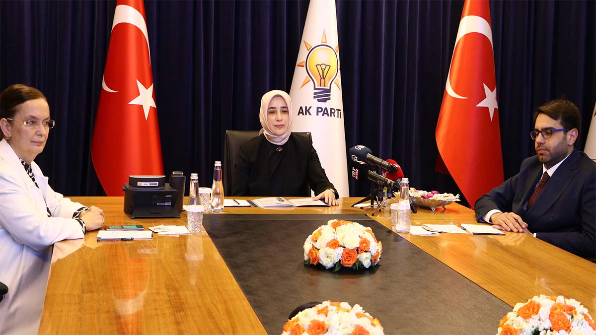 AK Parti, CHP ve MHP heyetleri bayramlaştı