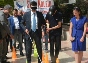 AK Parti'li Dağ, engelli parkurunu deneyimledi