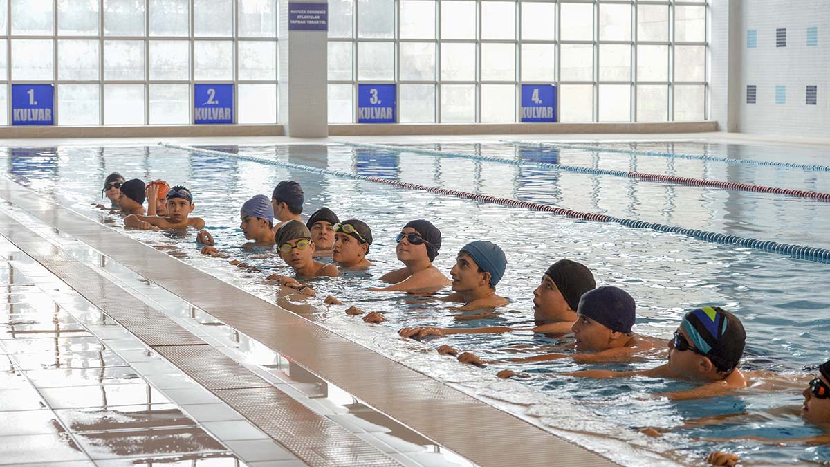 Aski̇ spor kulübü ücretsiz yüzme eğitimi verecek