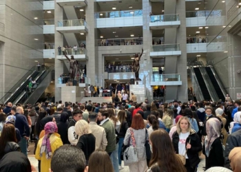 Adliye'de katip adaylarının sınav yoğunluğu