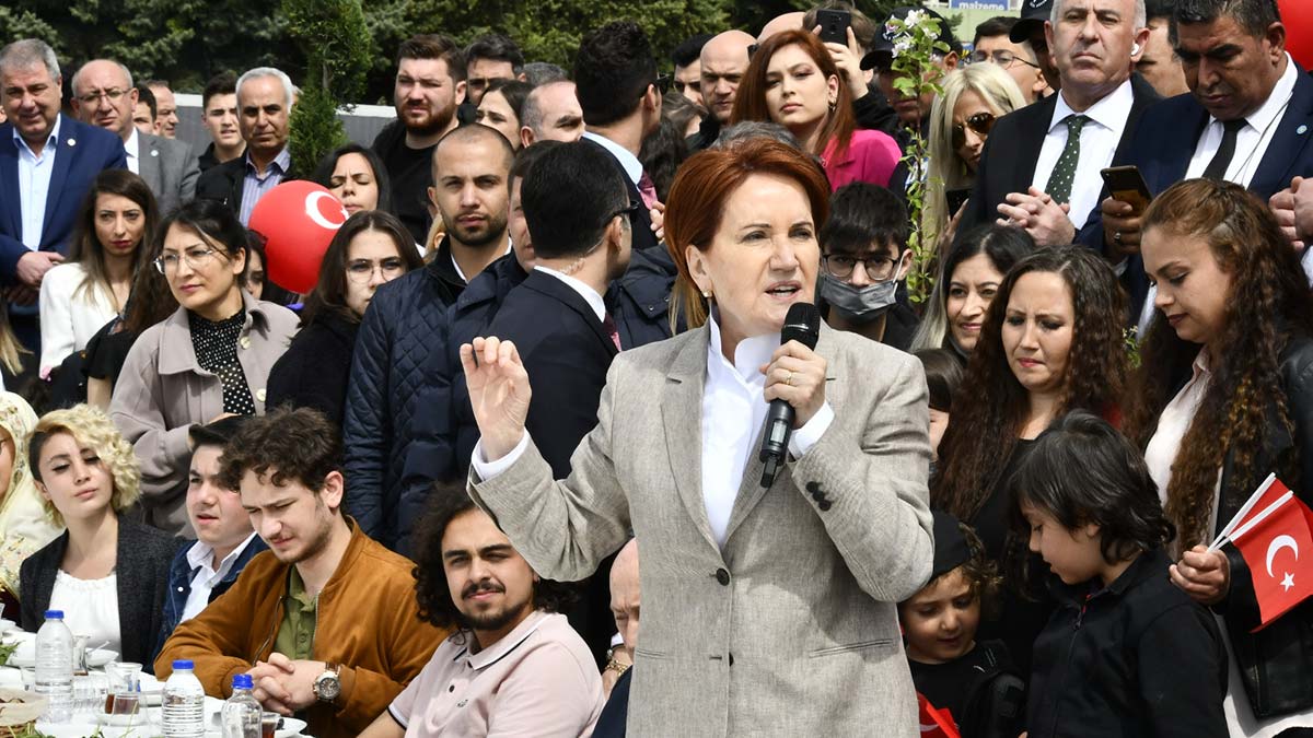 Akşener, Altınpark'ta bayram sofrasına katıldı