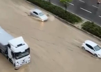 Ankara'da sağanak yağış sonrası yolları su bastı