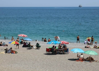 Antalya'da hava sıcaklığı 37 dereceyi gördü
