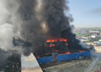 Arnavutköy'de fabrika yangını