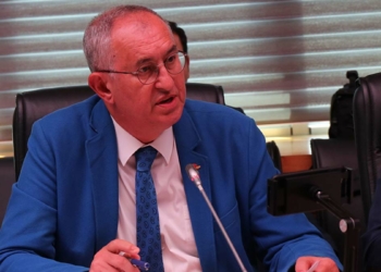 Cumhuriyet Halk Partisi (CHP) İzmir Milletvekili Atila Sertel, "AKP milletvekillerine göre halkımız zenginleşti, sokağa çıksanız göreceksiniz de sokağa çıkacak yüzünüz kalmadı" dedi.