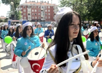 Avcılar'da bandolu 'Sigarayı bırak' çağrısı