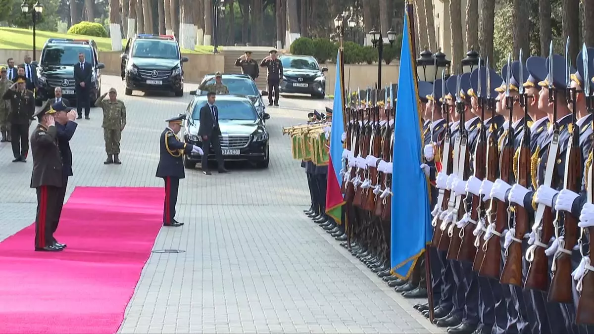 Bakan akar azerbaycanda mehter ile karsilandi 1 - dış haberler - haberton