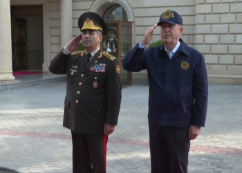 Bakan Akar, Azerbaycan'da Mehter ile karşılandı