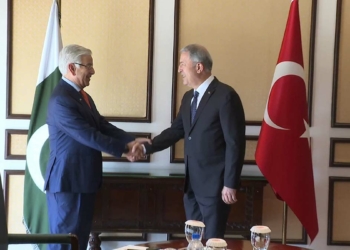 Bakan Akar, Pakistan Savunma Bakanı ile görüştü