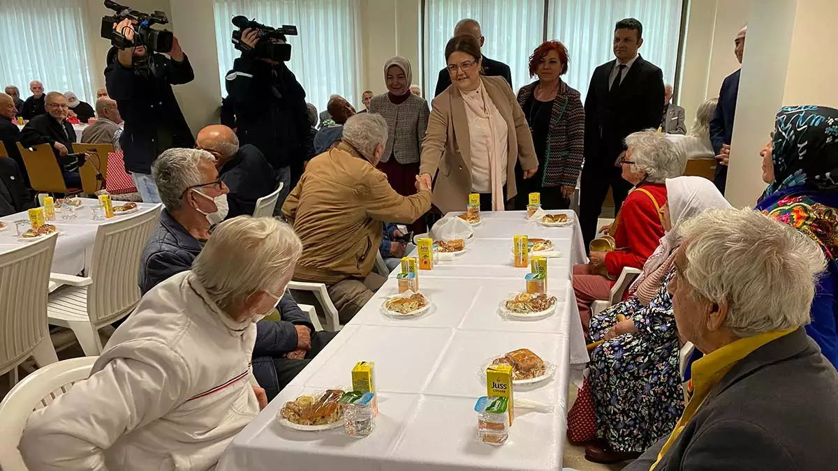 Bakan derya yanik huzurevlerini ziyaret etti 1 1 - yerel haberler - haberton