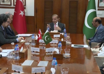 Bakanı Akar, Pakistan Başbakanı Şerif ile görüştü