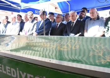 Binali Yıldırım Sivas'ta cenazeye katıldı