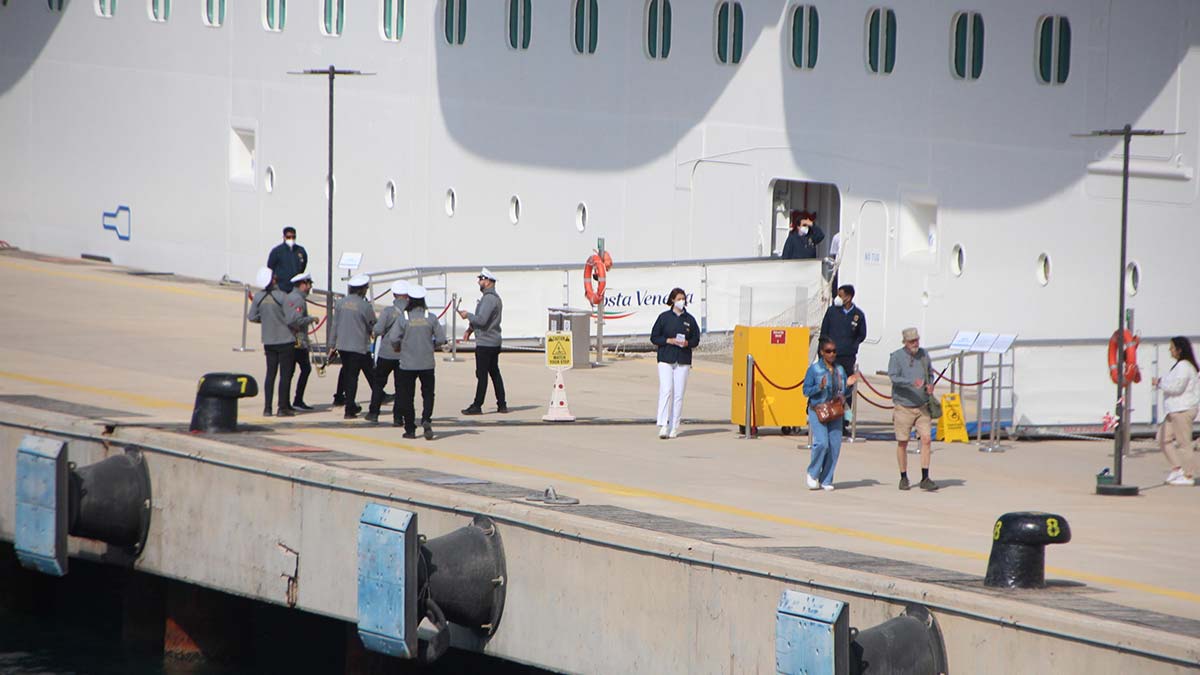 Bodrum'da sezonun 5'inci kruvaziyerine karşılama