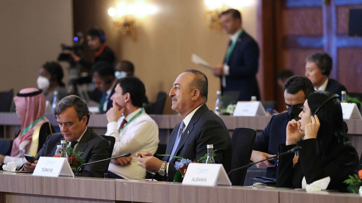 Çavuşoğlu, DEAŞ ile mücadele toplantısına katıldı