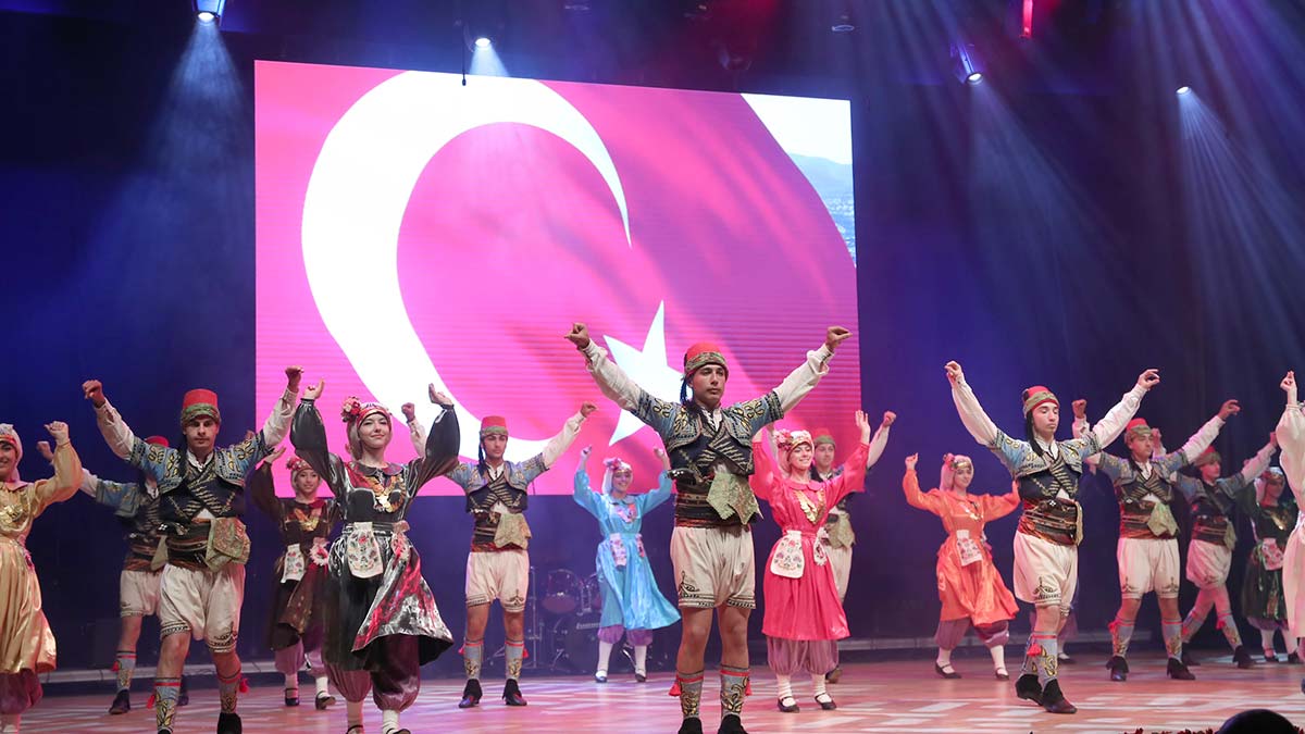 Cemal Reşit Rey'de 19 Mayıs coşkuyla kutlandı