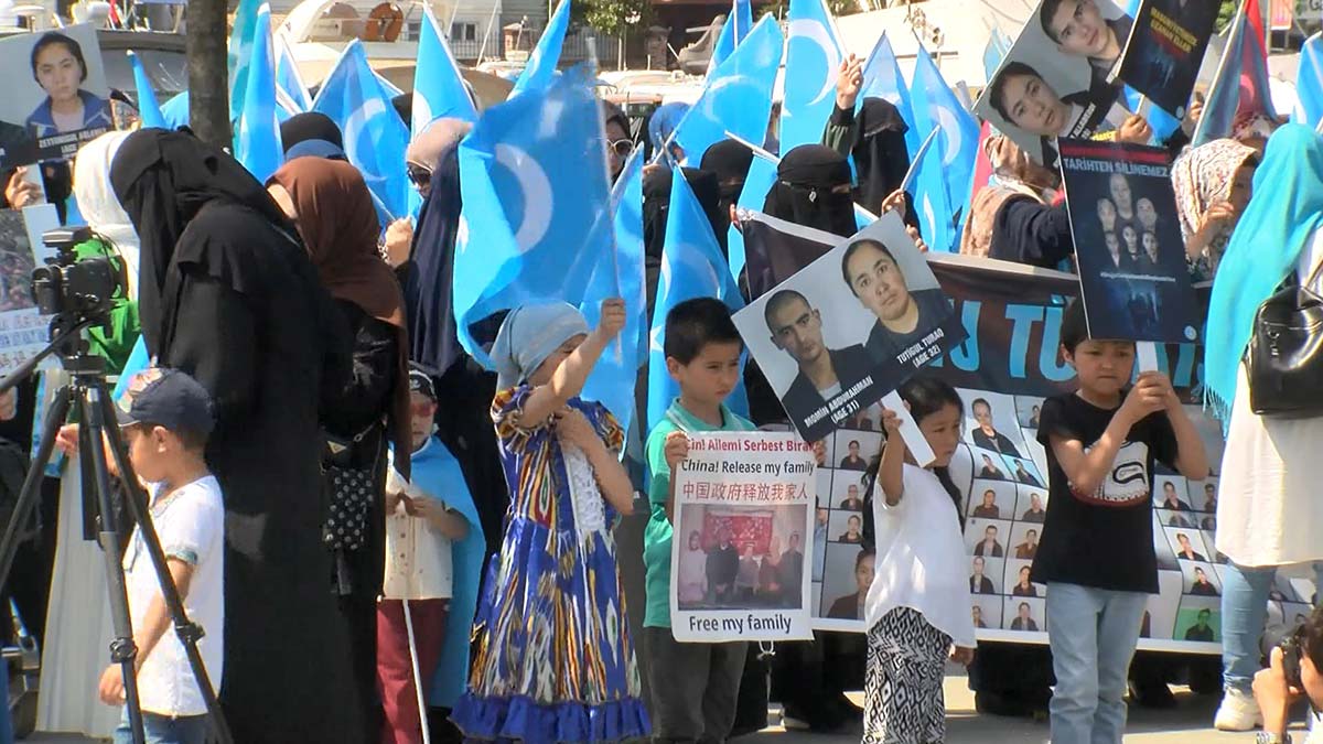 Çin Başkonsolosluğu önünde eylem