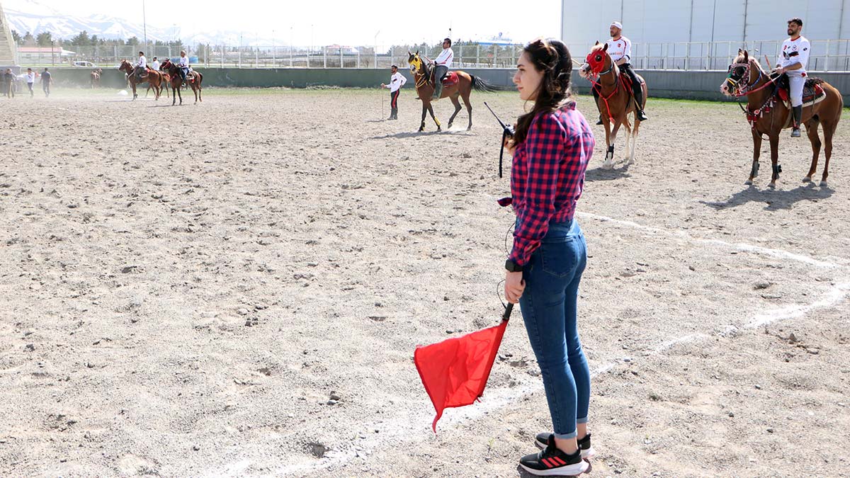 Cirit hakemliğine kadınlardan ilgi