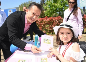 Çocuk yazarlar imza gününde buluştu