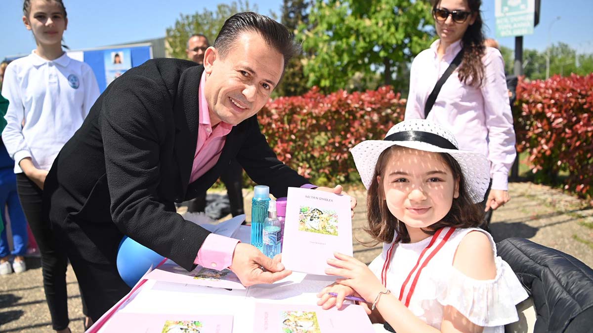 Çocuk yazarlar imza gününde buluştu