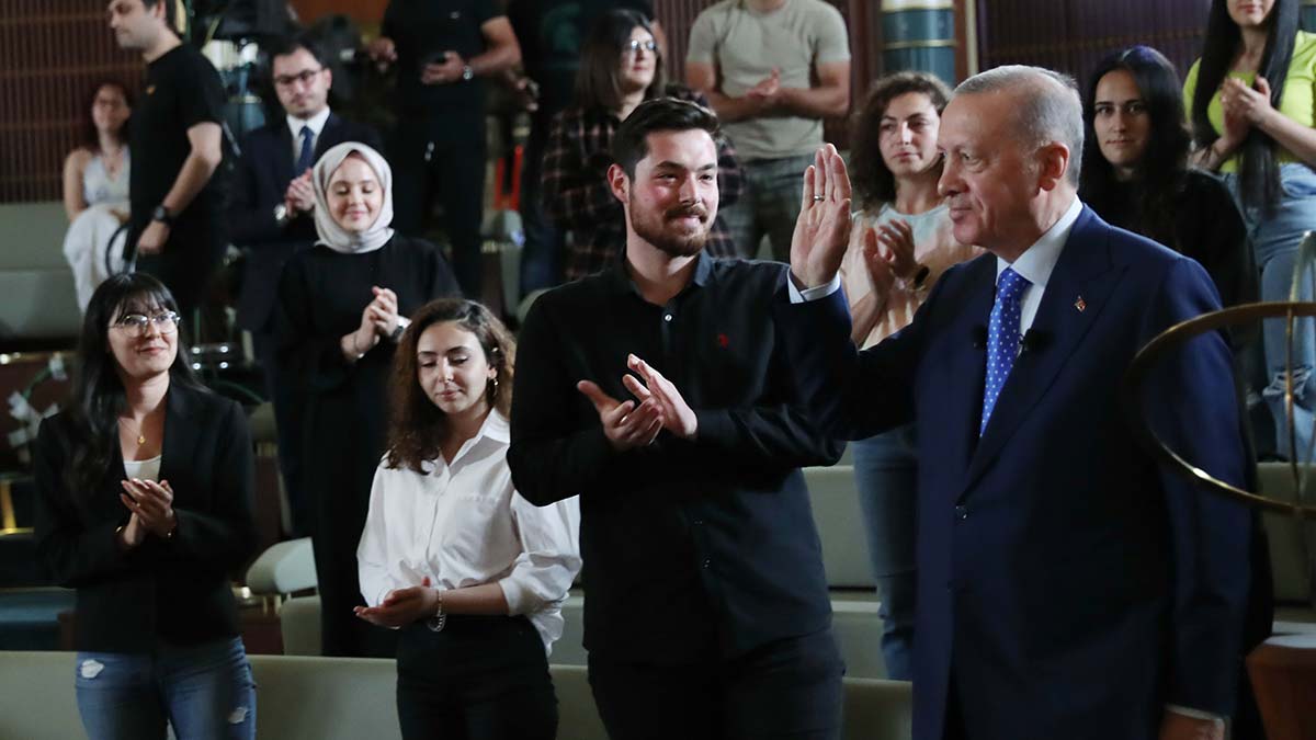 Cumhurbaşkanı Erdoğan gençlerle bir araya geldi