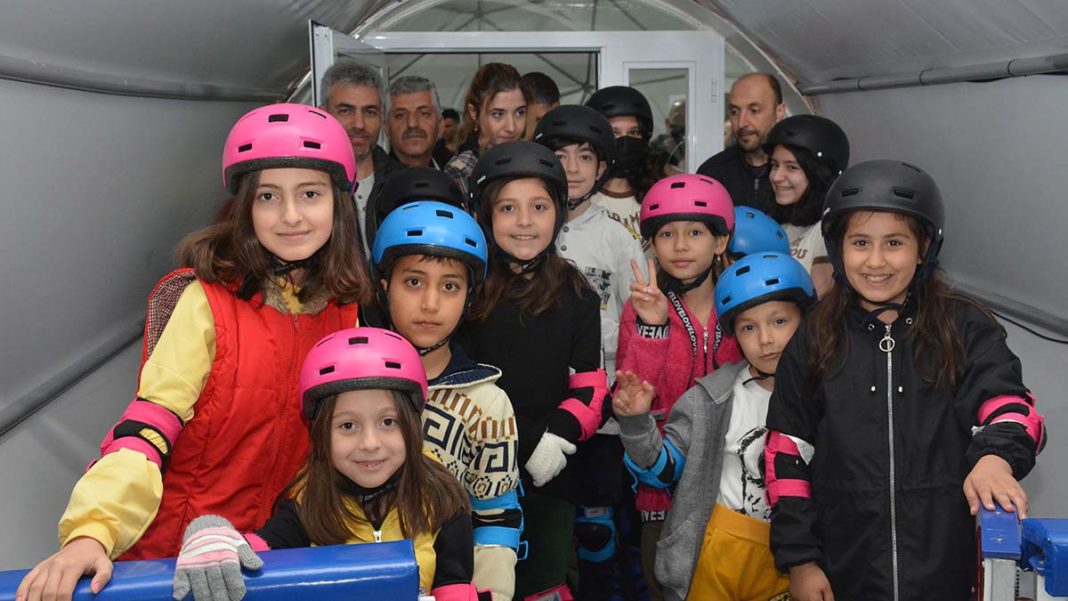 Ahmet Çalık Buz Pateni Pisti 12 bin çocuğu misafir etti