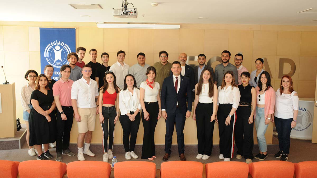 Gençler geleceği daha iyi değerlendiriyor