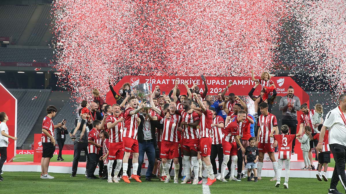 Demir Grup Sivasspor ilk kupasını aldı