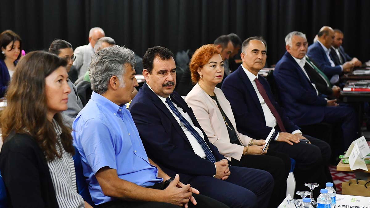 Ankara Büyükşehir Belediyesi'nden tarıma bir destek daha. 5 ilçede 5 ürün için 5 kooperatif ile ortak çalışma yapılması kararlaştırılırken, üretilecek ürünlere ‘Ankara Kalite Belgesi’ verilecek.