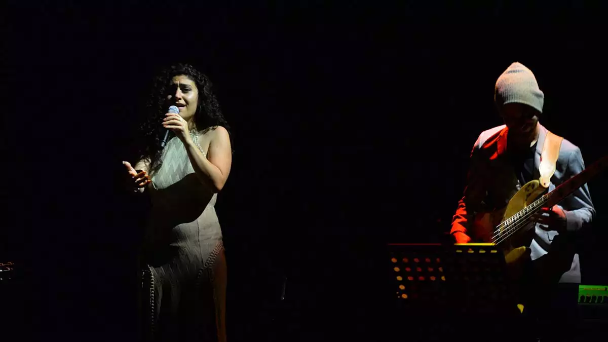 Elif sanhcez 3 dildeki konseriyle buyuledi 1 - kültür ve sanat - haberton