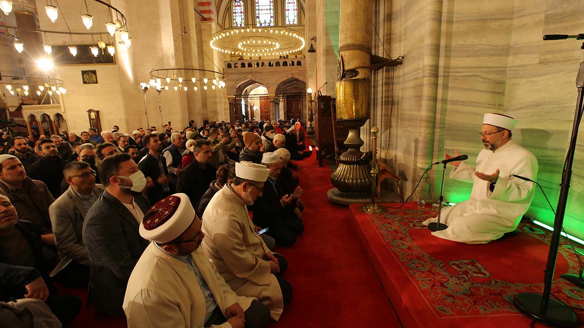 Erbaş'tan Süleymaniye Camii'nde İngilizce hutbe