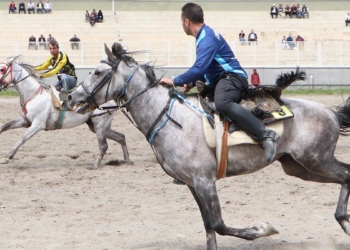 Erzurum'da dört mevsim dört nala cirit keyfi