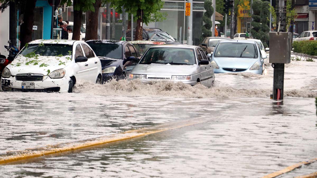 Eskişehir'de sağanak ve dolu