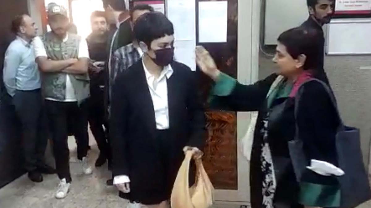 Ezgi Mola'ya hakaret suçundan adli para cezası