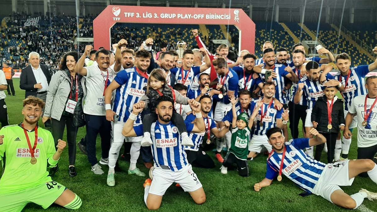 Fethiyespor ilçeye bayram sevinci yaşattı