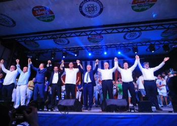 Fethiyespor şampiyonluğu kutladı