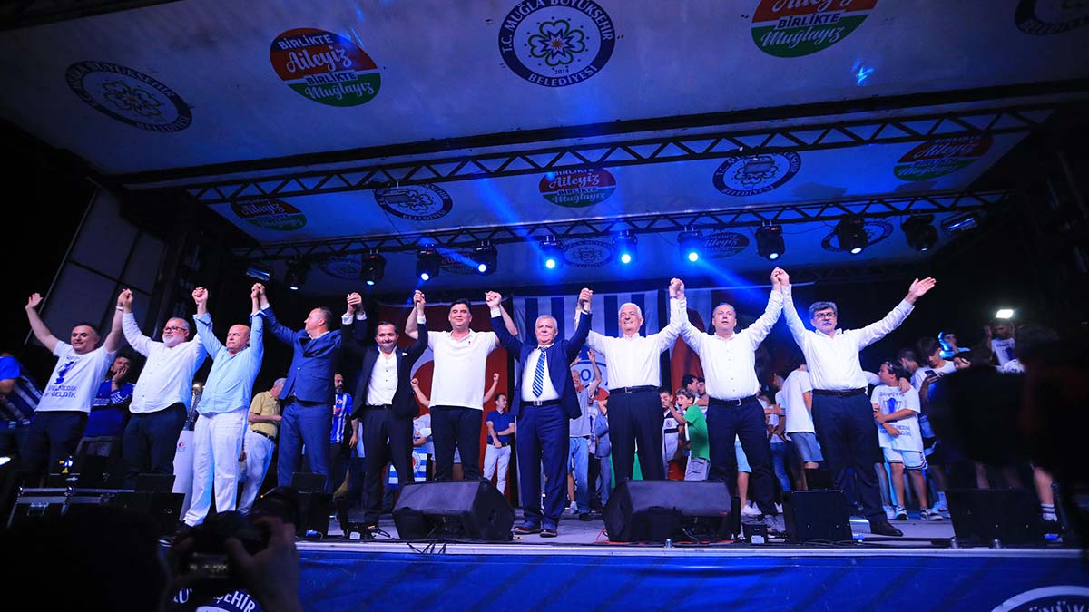 Fethiyespor şampiyonluğu kutladı