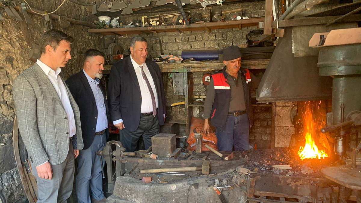 CHP Niğde Milletvekili Ömer Fethi Gürer girdi maliyetlerindeki artışın üretimin her alanında kendini gösterdiğini ve bu olumsuzluğun, hem üretim hem satış noktasında daha büyük sorunlara yol açmaya başladığını anlattı.