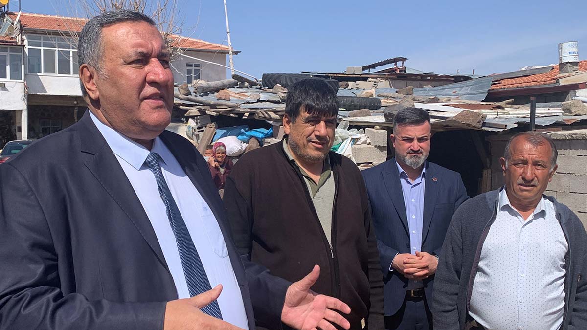 Büyükbaş hayvan yetiştiricileri CHP Milletvekili Ömer Fethi Gürer’e dert yandı. Gürer "Büyükbaş hayvan yetiştiricileri perişan, 1 kilo Karkas et 25 kg yem almazsa hayvancılık sürdürülemez" dedi.