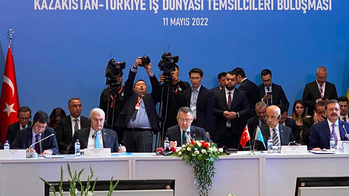 Fuat Oktay'dan Kazakistanlı iş insanlarına çağrı