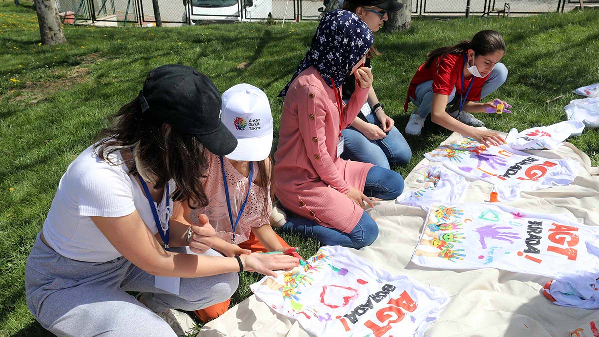 Yenimahalle Belediyesi ve Çankaya Belediyesi’nin desteğiyle her yıl geleneksel olarak düzenlenen Ankara Gönüllü Takımı (AGT) Çocuk Şenliği, pandemi molasının ardından dezavantajlı çocukları bir araya getirdi.