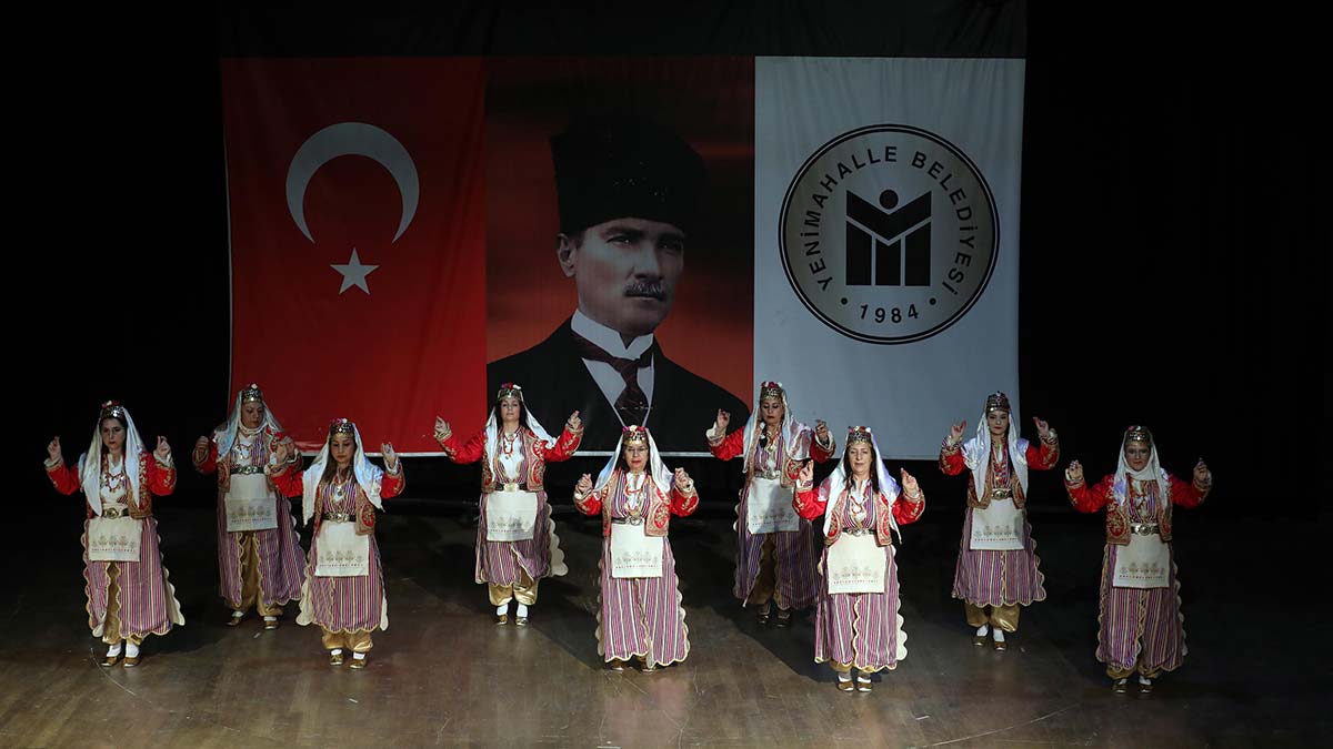 Yenimek Gençlik Orkestrası alkış topladı