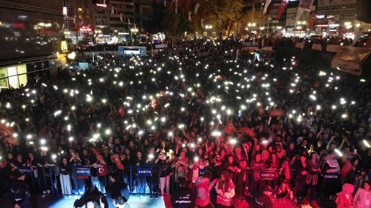 Gaziosmanpaşa'da 19 Mayıs konser ile kutlandı
