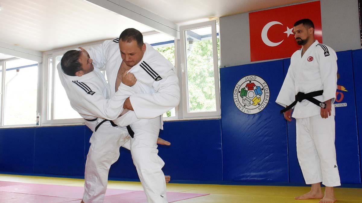 Görme engelli judocuların hedefi Paris