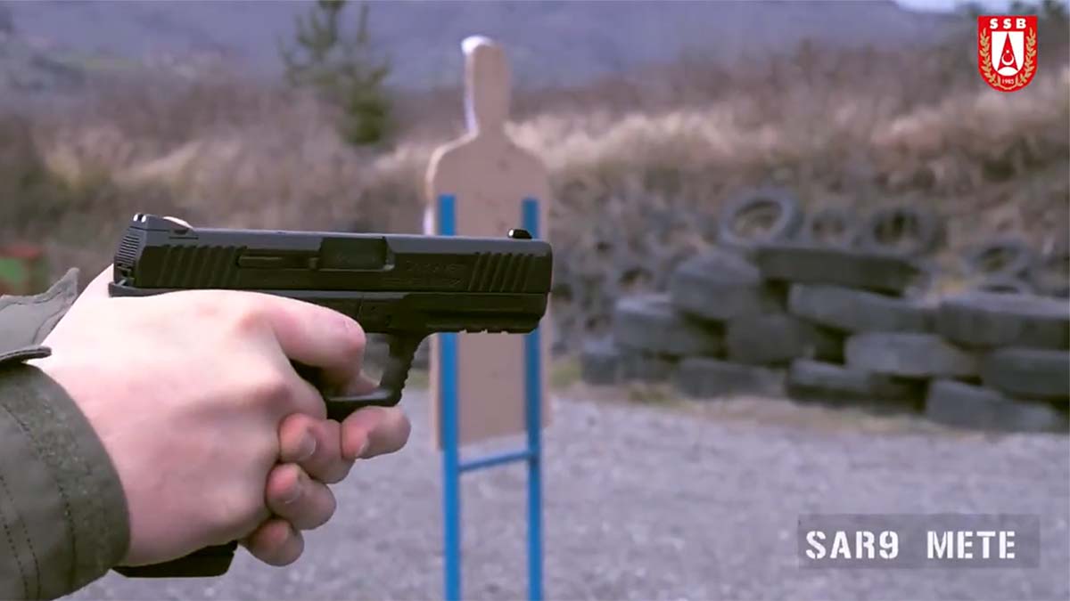 Güvenlik güçlerine METE tabancaları teslim edildi