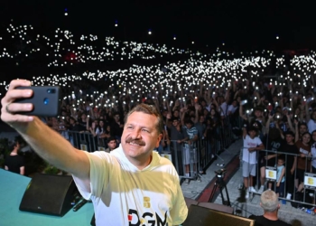 Her zaman Cumhuriyet'e yakışan gençler olun
