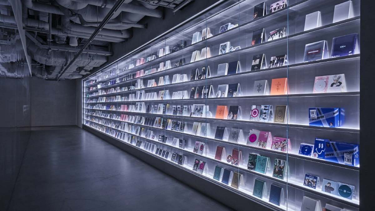 Güney Kore'de K-Pop hayranlarına özel turistik rotalar. BTS, A Pink, EXO gibi müzik gruplarıyla dünyada milyonları peşinden sürükleyen K-Pop müzik tarzı, Güney Kore’de heyecan verici bir deneyime dönüşüyor.