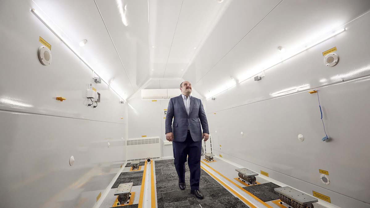 İMECE uydusuna 'yürüyen temiz oda'